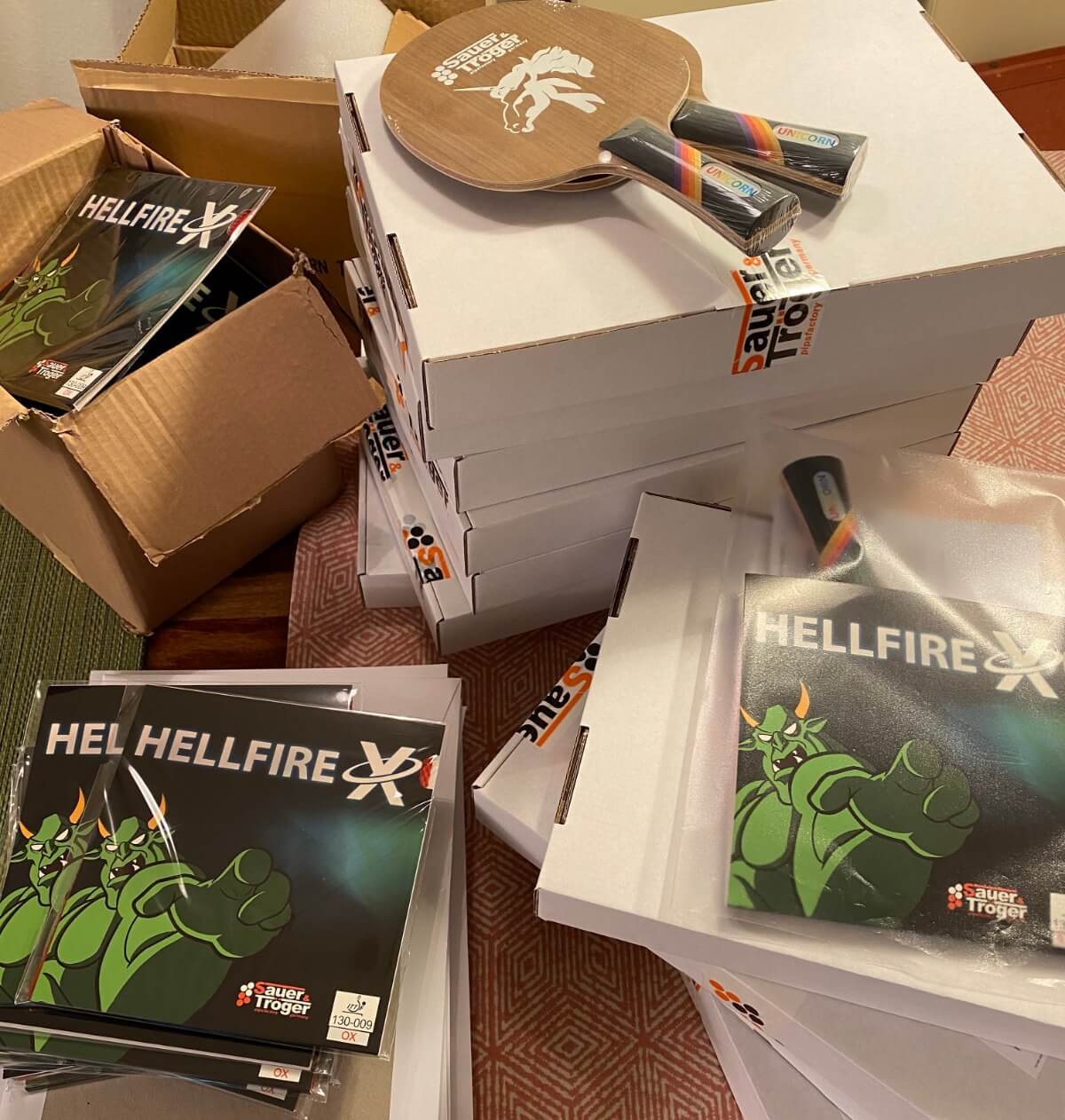 Read more about the article Hinter den Kulissen: Auslieferung Hellfire X und Unicorn